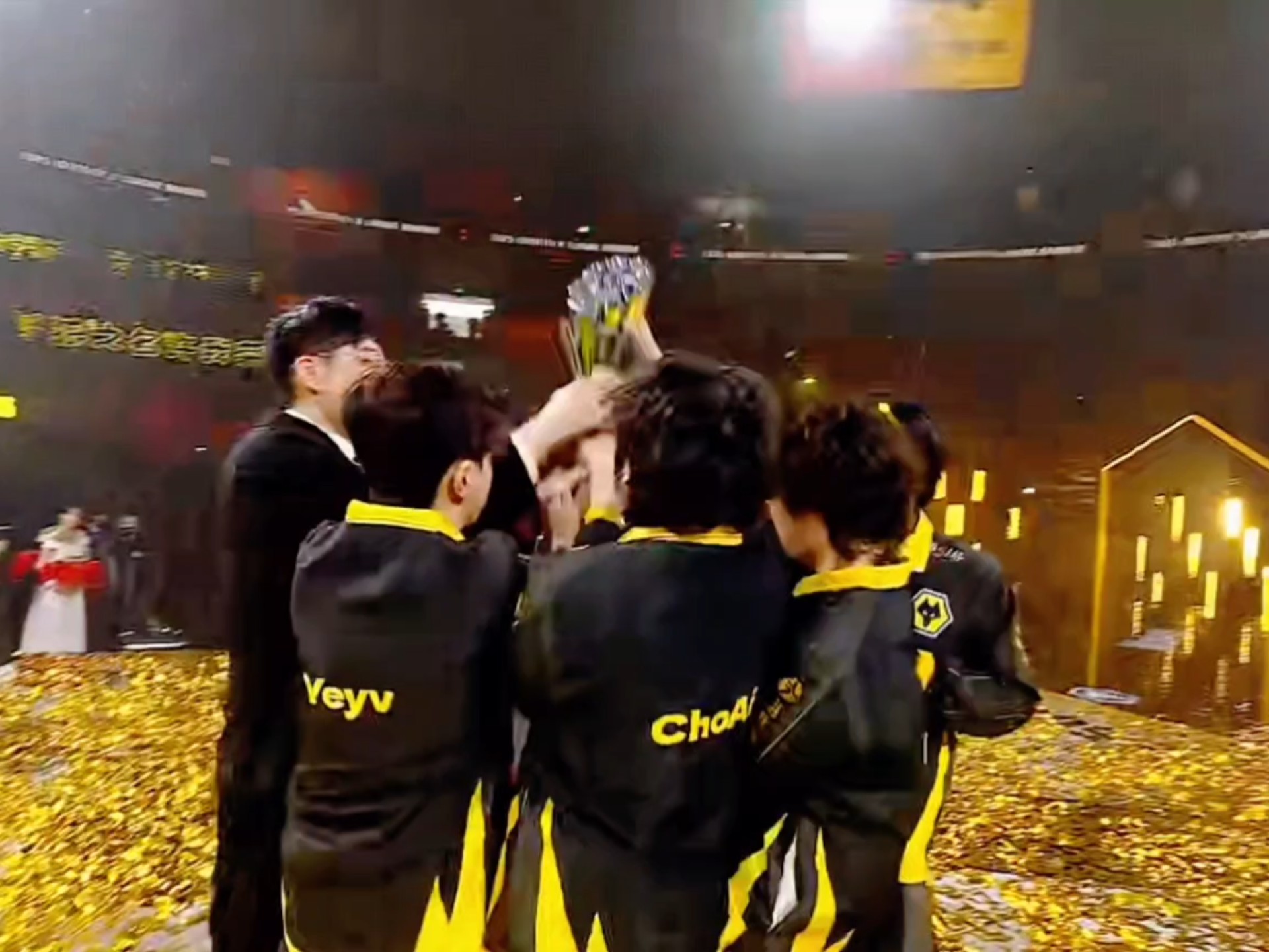 开云体育APP下载-IG横扫HLE，Clid打出惊人五杀宿命之战成都决赛之夜，技惊四座