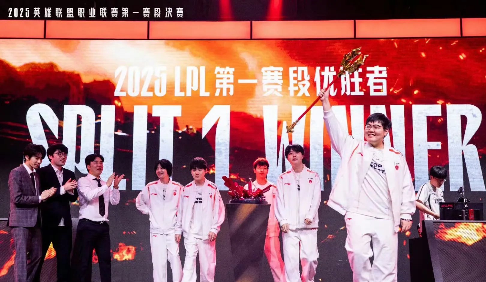 开云下载-KT绝杀PSG，Lehends关键团战开团秒人峡谷大战八强赛，留下经典瞬间