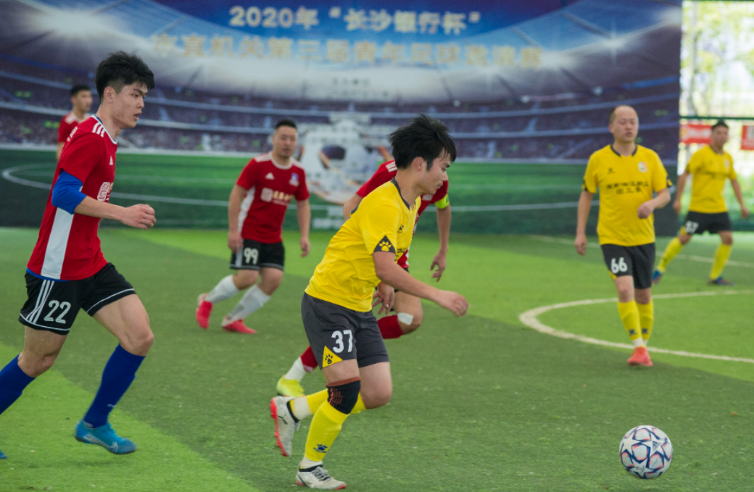 开云体育中国-S赛惊险逆转取胜，粉丝狂欢不已