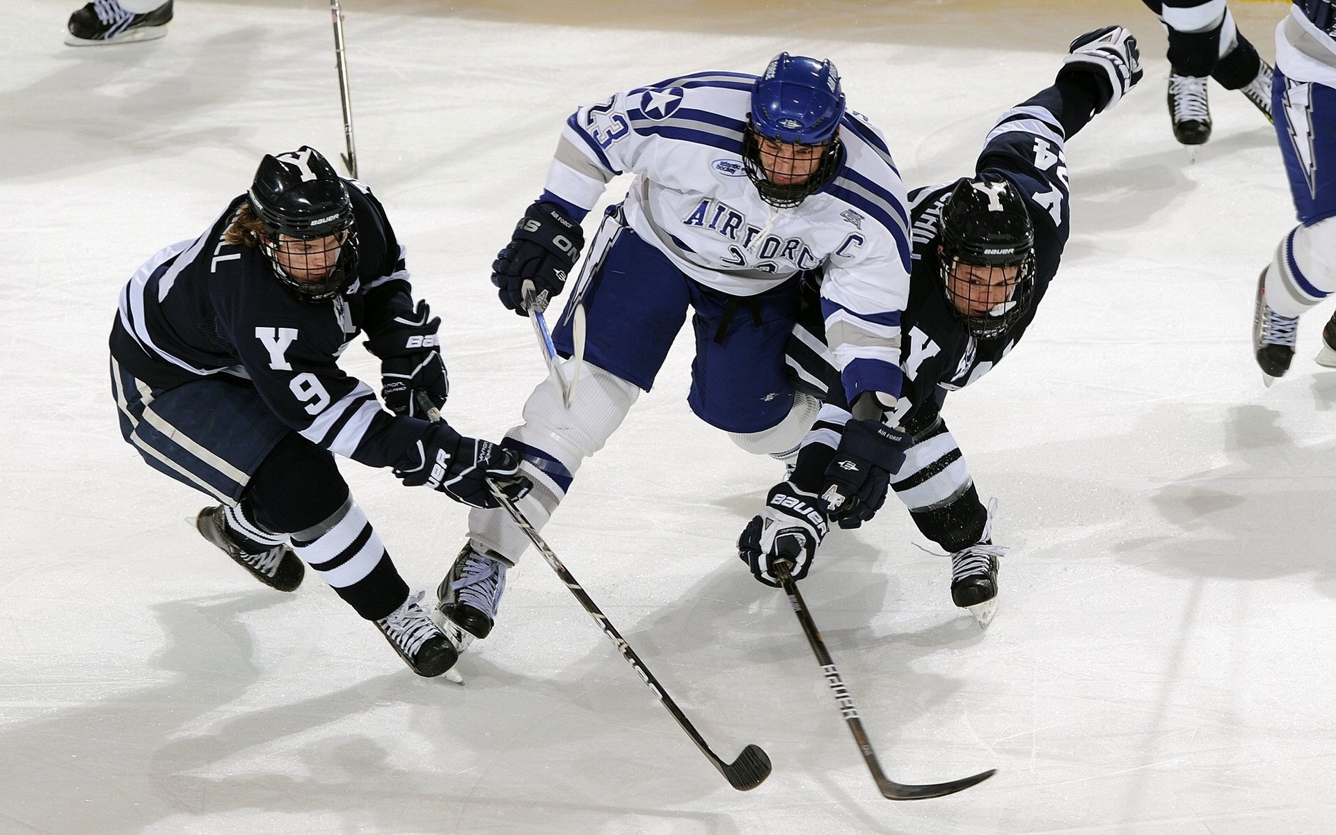 钢铁防线为何形同虚设？雄鹿对阵骑士，泰瑞斯·马克西用一场无解突击撕开冠军级防守的深层裂痕